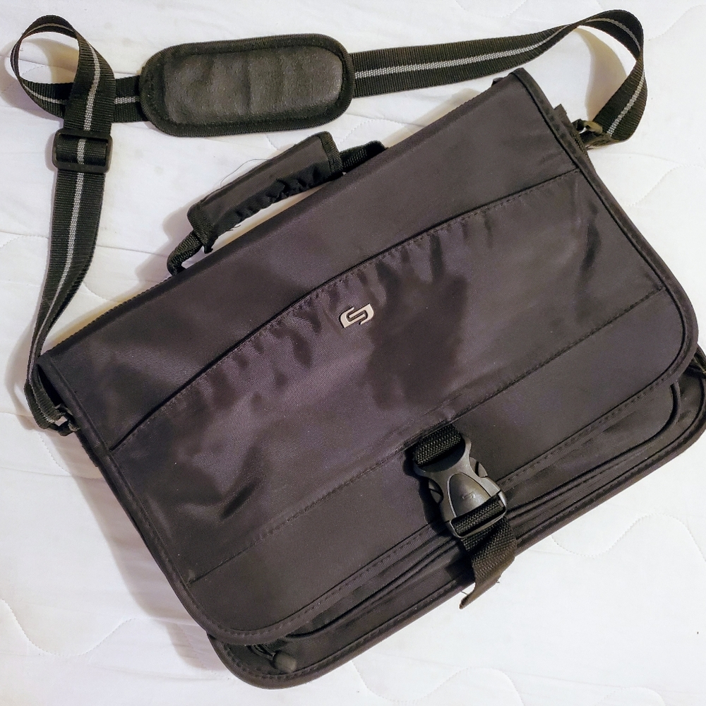 Conquer Expandable Messenger Laptop Bag by Solo